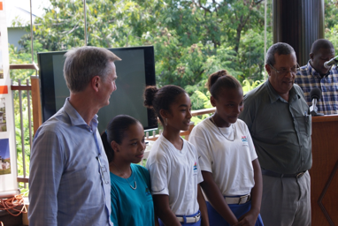 La Digue School after receiving the first prize from Mr. Simon Hirst (left) and Mr.Patrick Nanty (right).